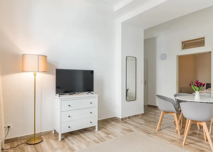Xxxl Bed/ Free Parking/ Central