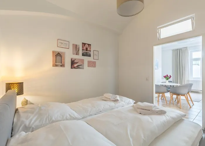 Xxxl Bed/ Free Parking/ Central
